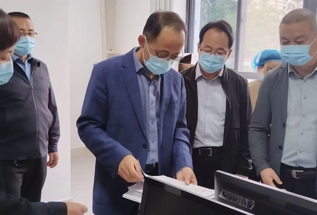 县委常委、县纪委书记、监委主任康小军深入岐山高中、城关幼儿园督导校园食品安全