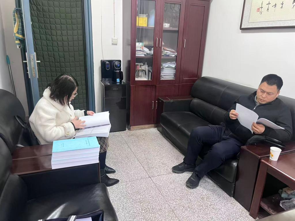 县监委委员张旭东带队开展节前四风监督检查