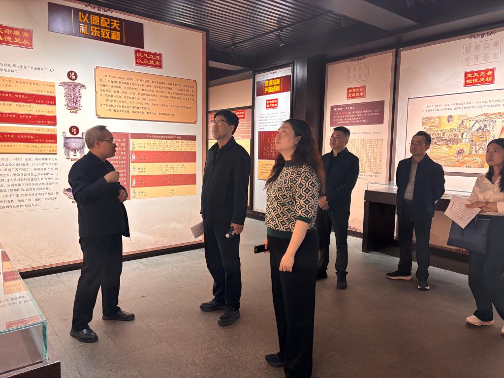 《中国纪检监察》杂志社“廉政文化”编辑部副主任李晓阳一行来我县采访廉洁宣传教育情况