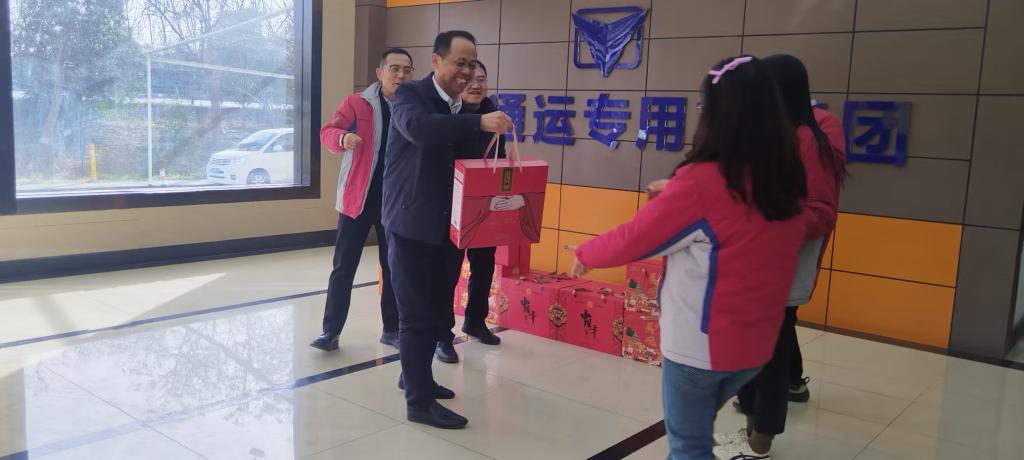 县委常委、县纪委书记、监委主任康小军深入企业走访慰问