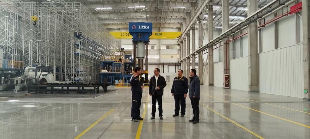 县委常委、县纪委书记、监委主任康小军深入企业走访慰问